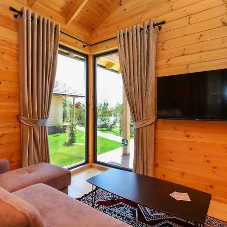 Bujtina Kapinova פארק נופש בראט