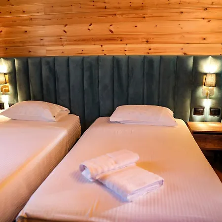 Bujtina Kapinova Tatil parkı *
