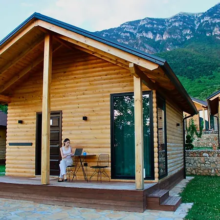 Bujtina Kapinova Tatil parkı